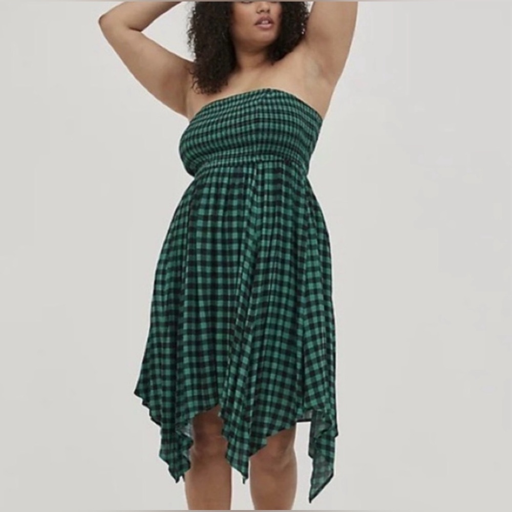 Torrid strapless handkerchief dress size 00